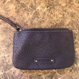 Small wristlet
